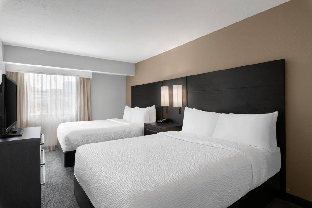 1 Bedroom Larger Suite, 2 Queen, Sofa bed interior